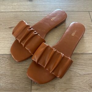 Express Women's Tan Camel Leather Slide Sandals Brown Slides Size 6